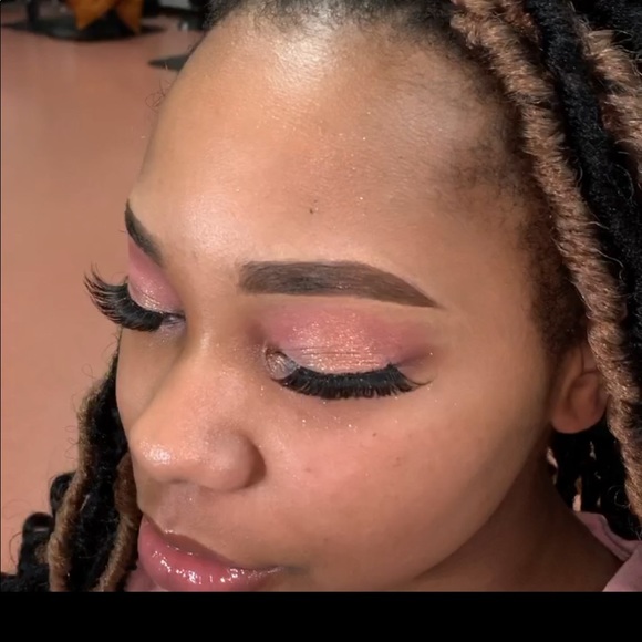 Makeup services - Picture 3 of 3